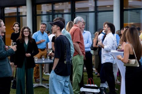 Ausgelassene Stimmung beim Apéro