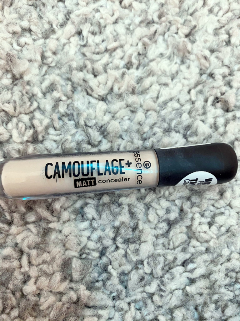 CAMOUFLAGE* go 
concealer O 
MATT 