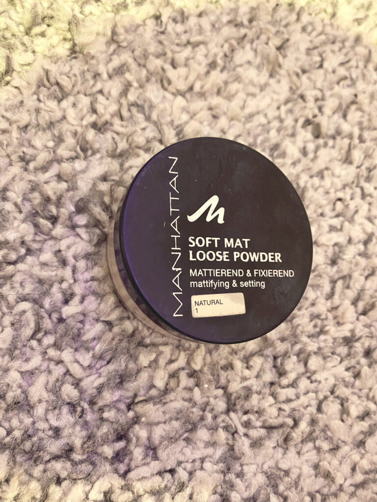 I SOFT MAT 
7 LOOSE POWDER 
MATTIEREND & FIXIEREND 
mattifying & setting 
NATURAL 